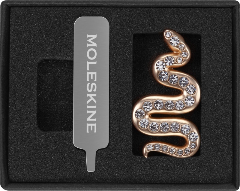 380610-396320-przypinka_moleskine_crystal_snake_2025_zlota-800w Przypinka MOLESKINE Crystal Snake 2025, złota - obrazek 1
