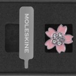Przypinka MOLESKINE Sakura Pin Crystal Flower 2025, różowa